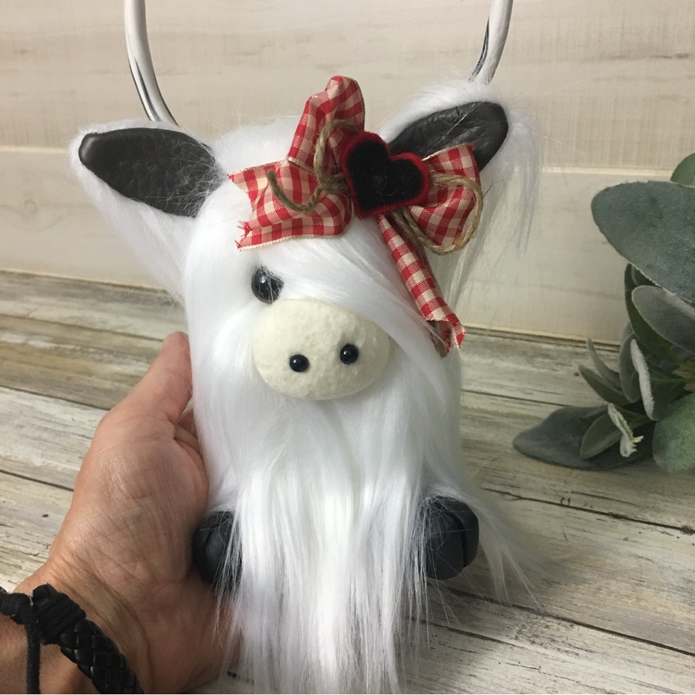 🚫SOLD🚫 Valentine’s Day White Highland Cow Gnome Coo Tiered Tray Decor - Picture 11 of 11